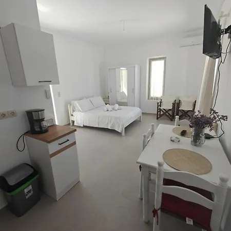 Sarakiniko Apartment *