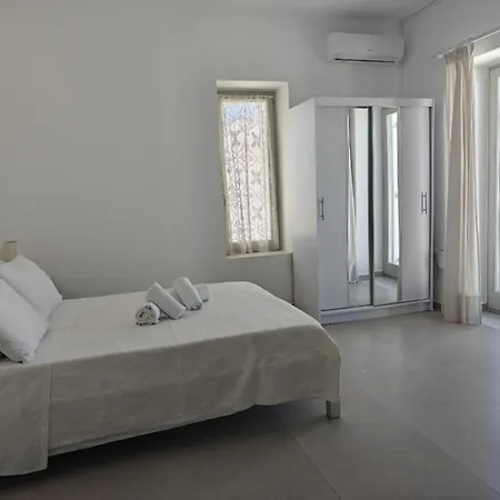 Sarakiniko Apartment *