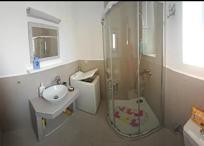 Sarakiniko * Nea Cryssi Akti