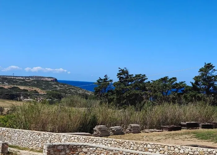 Sarakiniko Nea Cryssi Akti